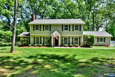 523 Ewing Ave, Franklin Lakes, NJ 07417