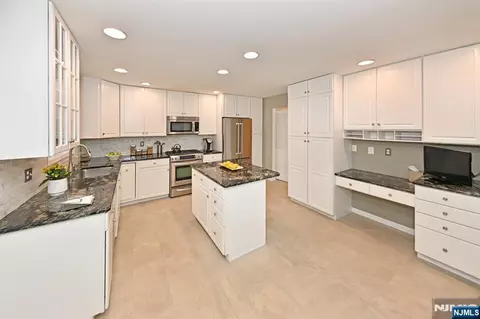 6 Schill Pl, Hillsdale, NJ 07642