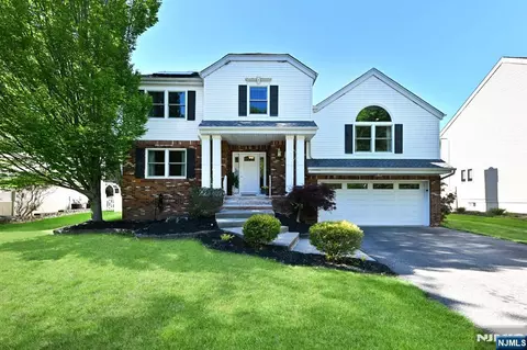 142 Geiger Dr, River Vale, NJ 07675