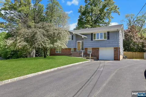 20 Bluehill Rd, Norwood, NJ 07648