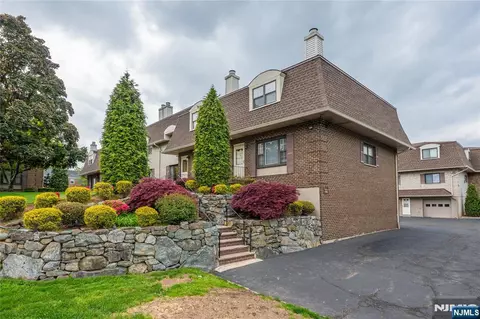 575 Grove St #G6, Clifton, NJ 07013
