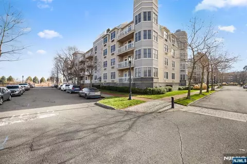 15 Enterprise Ct #105, Jersey City, NJ 07305