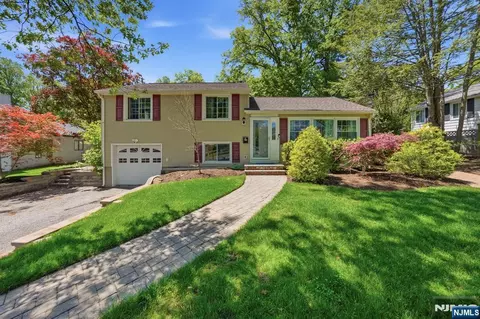 12 Willis Dr, Closter, NJ 07624
