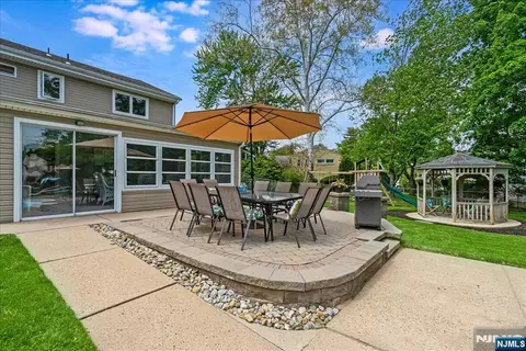 Exterior - 670 Swathmore Ln, Paramus, NJ 07652 photo 5 of 12