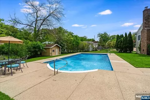Exterior - 670 Swathmore Ln, Paramus, NJ 07652 photo 8 of 12