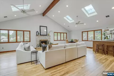 Living - 670 Swathmore Ln, Paramus, NJ 07652 photo 2 of 5