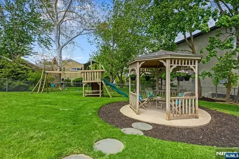 Exterior - 670 Swathmore Ln, Paramus, NJ 07652 photo 7 of 12