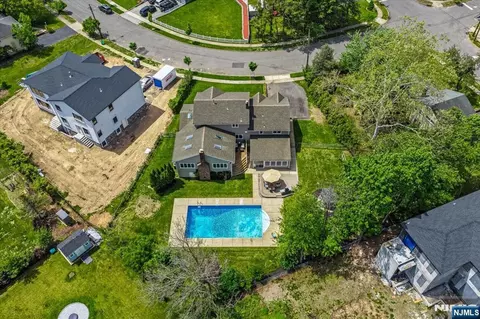 View/Area - 670 Swathmore Ln, Paramus, NJ 07652 photo 2 of 3