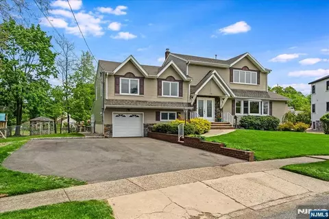 Exterior - 670 Swathmore Ln, Paramus, NJ 07652 photo 2 of 12