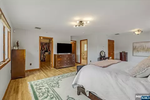 Bedroom - 670 Swathmore Ln, Paramus, NJ 07652 photo 2 of 5