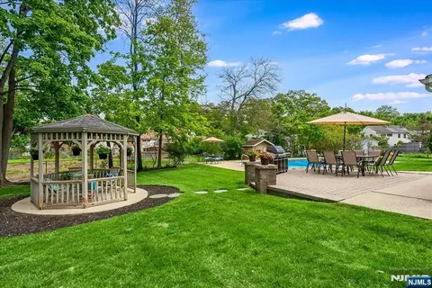 Exterior - 670 Swathmore Ln, Paramus, NJ 07652 photo 6 of 12