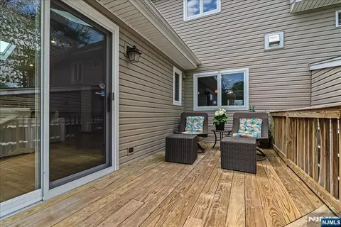 Exterior - 670 Swathmore Ln, Paramus, NJ 07652 photo 4 of 12
