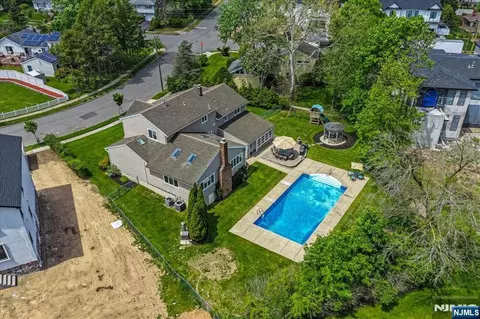 View/Area - 670 Swathmore Ln, Paramus, NJ 07652 photo 3 of 3