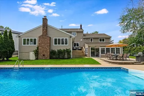 Exterior - 670 Swathmore Ln, Paramus, NJ 07652 photo 11 of 12