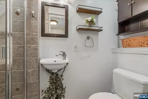 Bath - 670 Swathmore Ln, Paramus, NJ 07652 photo 5 of 5