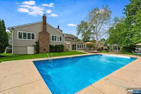 Exterior - 670 Swathmore Ln, Paramus, NJ 07652 photo 10 of 12
