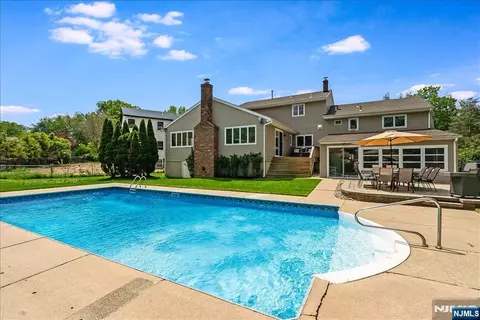 Exterior - 670 Swathmore Ln, Paramus, NJ 07652 photo 12 of 12