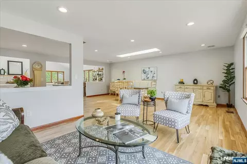 Living - 670 Swathmore Ln, Paramus, NJ 07652 photo 4 of 5