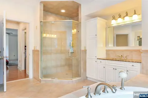 Bath - 3 Christopher Ct, Montclair, NJ 07042 photo 4 of 7
