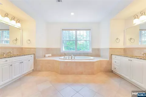 Bath - 3 Christopher Ct, Montclair, NJ 07042 photo 3 of 7