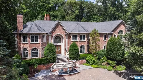 6 Adams Rd, Saddle River, NJ 07458