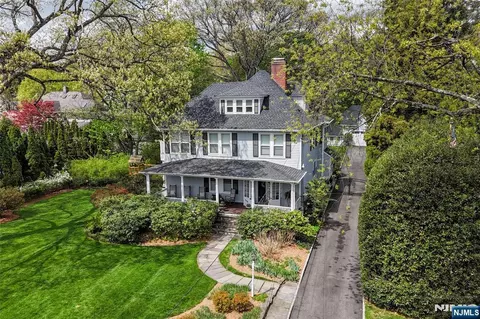 208 Lincoln Ave, Ridgewood, NJ 07450