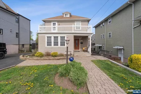 1119 Stonewall Ln, Secaucus, NJ 07094
