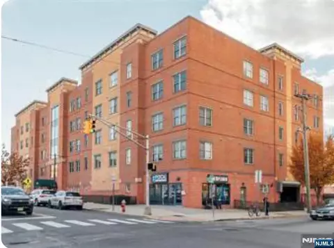 1209 Summit Ave #402, Jersey City, NJ 07307