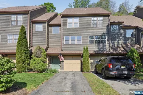38 Lexington Ln #E, West Milford, NJ 07480