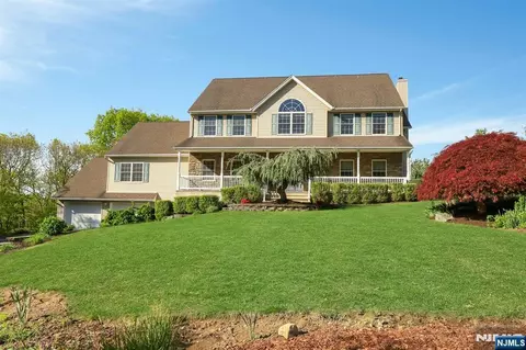 8 Buena Vista Dr, Ringwood, NJ 07456