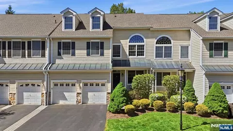 5 Pheasant Run, Old Tappan, NJ 07675