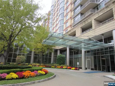 8100 River Rd #917, North Bergen, NJ 07047