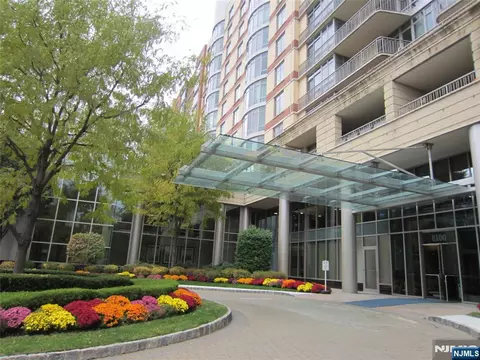 8100 River Rd #917, North Bergen, NJ 07047