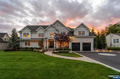 11 Amelia Dr, Old Tappan, NJ 07675