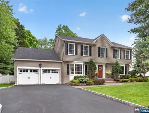 607 Poplar Rd, River Vale, NJ 07675