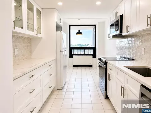800 Palisade Ave #704, Fort Lee, NJ 07024