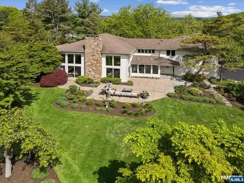 39 Eagle Nest Rd, Morristown, NJ 07960