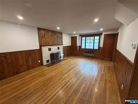 323 Bridge Plz, Fort Lee, NJ 07024