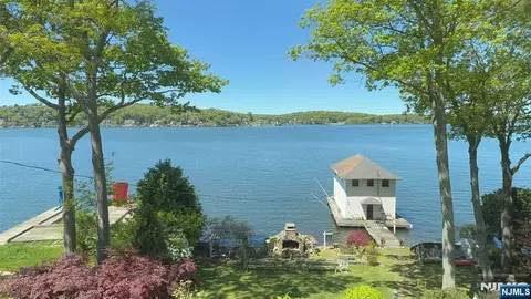 501 Windemere Ave, Mount Arlington, NJ 07856