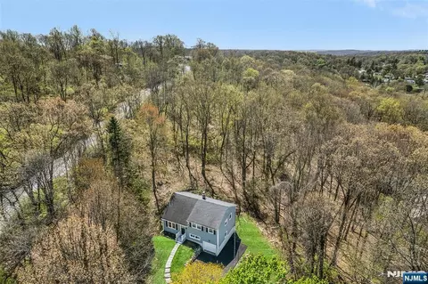 34 Rogers Ln, Sparta, NJ 07871
