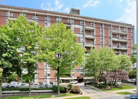 2 Horizon Rd #PH 2, Fort Lee, NJ 07024