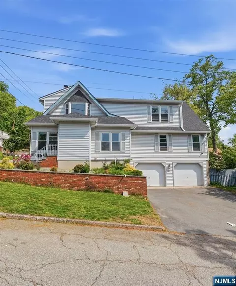 31 Knoble Pl, Hawthorne, NJ 07506