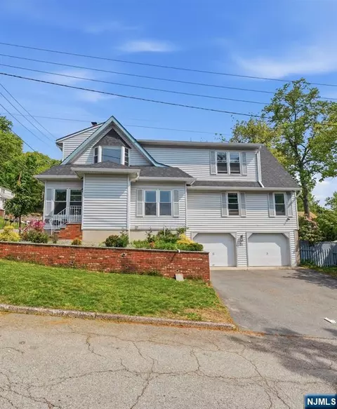 31 Knoble Pl, Hawthorne, NJ 07506