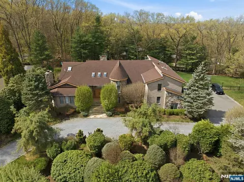 291 Truman Dr, Cresskill, NJ 07626