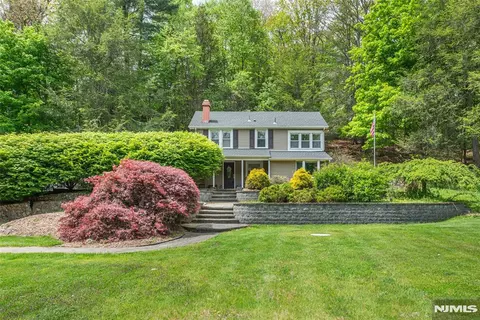 2 Red Mine Rd, Wanaque, NJ 07465