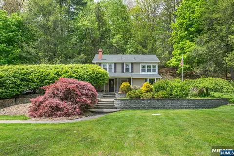 2 Red Mine Rd, Wanaque, NJ 07465