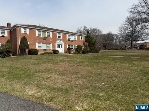2 Rustic Cir #A, Montvale, NJ 07645