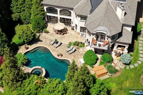 70 Oak Dr, Saddle River, NJ 07458