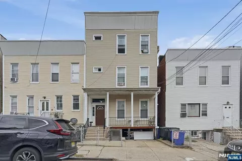 120 Hutton St, Jersey City, NJ 07307