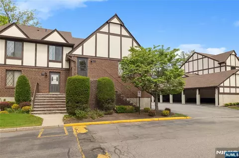 14 Holiday Ct, River Vale, NJ 07675